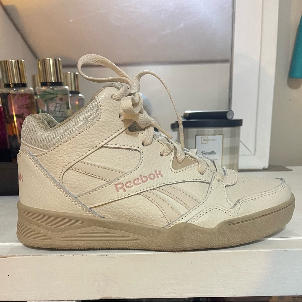 Reebok Hightop Beige Sneakers
